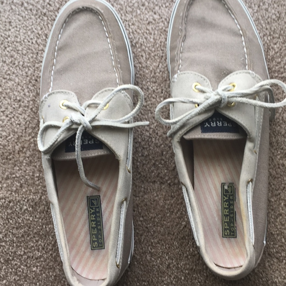 Sperry Topsider’s dark tan and light tan size 10